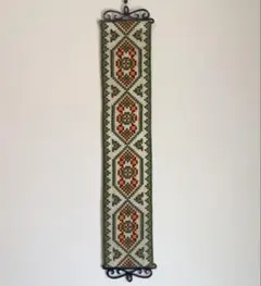 北欧ヴィンテージ 刺繍タペストリー スウェーデン製 壁掛け 手仕事 伝統柄 緑