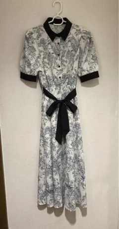 トワルドジュイ線画花柄ワンピース