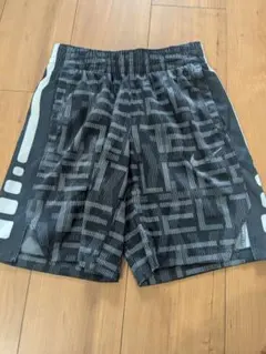 ナイキのショートパンツ dry fit サイズS 美品 ８−９歳