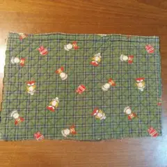 昭和レトロ ザ・ボードビルディオの 深緑キルティング生地　 42×28ｃｍ
