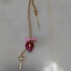 ハンドメイド　イチゴとリボンと鍵のネックレス　ロリータ