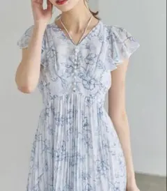 完売品　tocco パール付きネックリボン水彩ラインフラワープリーツワンピースのサムネイル