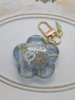 再販不可。マトリカリア♡お花✨レジンヘアゴムブローチ - メルカリ
