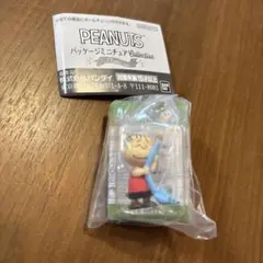 PEANUTS スヌーピー パッケージミニチュアフィギュア　ライナス