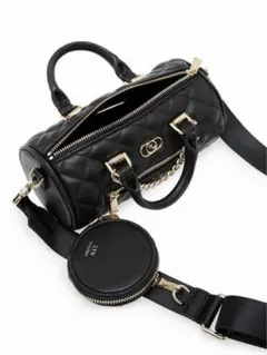 LYN クロスボディバッグ ブラック ショルダーバッグ キルティング