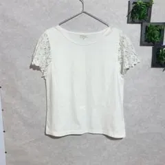 アースミュージック&エコロジー(M)袖レースTシャツ　Uネック　半袖　ホワイト