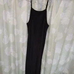 ブラックプリーツサロペット