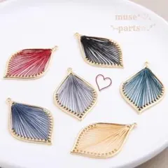 ハープチャーム グレー リーフチャーム アンティーク風 ゴールド 灰色 4個人気