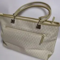 マレリードンナのオフホワイトのハンドバッグAB！