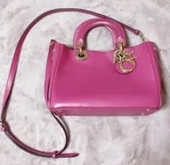 Valentino ロゴ付きピンクショルダーバッグ 保存袋つき - メルカリ