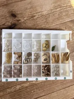 ビーズ・金属パーツセット 仕切り付きケース