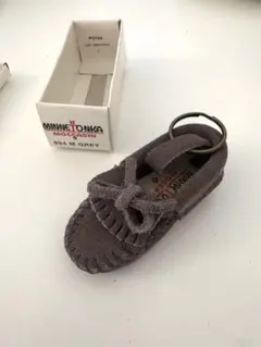ミネトンカ Minnetonka モカシン キーホルダー グレーのサムネイル
