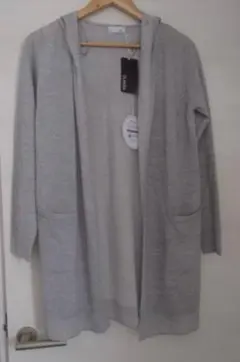 フード付きグレーカーディガン