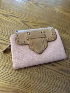 ピンク レザー 二つ折り財布のサムネイル