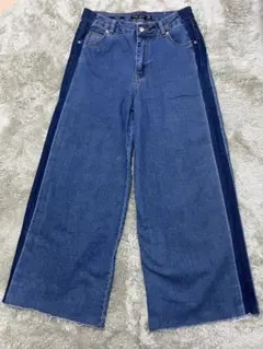 Bershka　ベルシュカ　ワイドデニムパンツ　サイドライン　フレアジーンズ