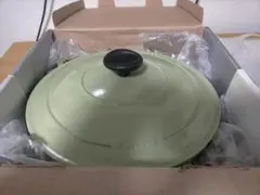 美品 シャスール ラウンドキャセロール 24cm ピスタチオ フランス製 箱付のサムネイル