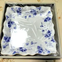 NARUMIボーンチャイナ 青い花柄皿　角皿　スクエア皿　四角い皿　未使用品