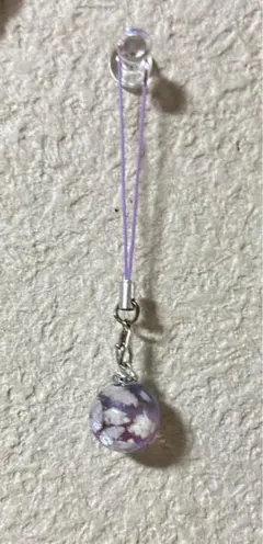 球体雲と蝶 レジンストラップ