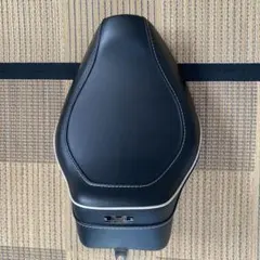 K&H バイク用シート ブラック ホワイトパイピングのサムネイル