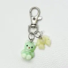 【ハンドメイド】ライムグリーンくまレジンチャーム/キーホルダー