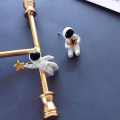 ピアス ホワイト スター 星 イヤリング 宇宙飛行士 宇宙 #C474-2