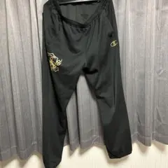 Champion ゴールドロゴ 黒パンツ