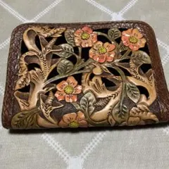 新品未使用☆本革手彫り花柄財布
