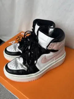 NIKE ウィメンズエアジョーダン1エレベートHIGHソフトピンク 23.5cm