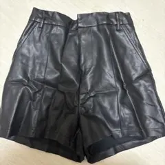 レザー ショートパンツ 黒