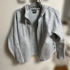 プーマパーカー