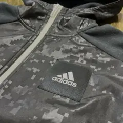 【美品】adidas 迷彩柄パーカー 140 セットのパンツもあり（難あり）