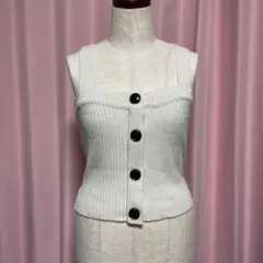 ❤️ GU フロントボタンニットビスチェ