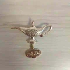 劇団四季アラジン　ブローチ　魔法のランプ