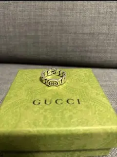 GUCCI シルバーリング ロゴ入り