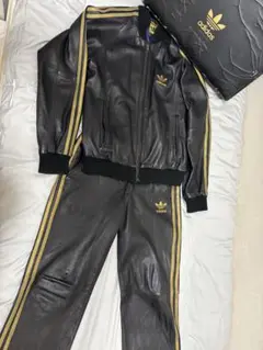 adidas トラックジャケットセットアップ　オールレザー　黒✖️金のサムネイル