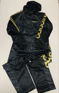 アディダス　adidas ジャージ　上下セット　サイズO 黒金　フード付き