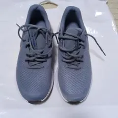 Nike グレー ランニングシューズ