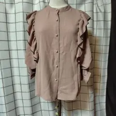 着画有りフェミニン2Wayフリル付きピンクベージュバルーンスリーブシャツ