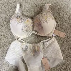 アモスタイル E70 M ブラジャーショーツセット 花柄 刺繍