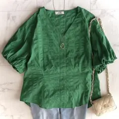 美品✨ジャーナルスタンダードレサージュ ウエーブ Vネックブラウス　グリーンのサムネイル