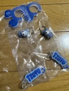 TWICE ガシャポン ツウィ　アクリルカラビナフロッキーマスコット　2個セット