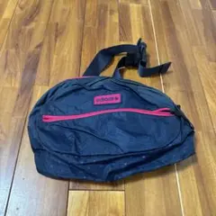 adidas ボディバッグ 黒/赤