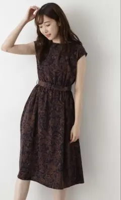 【洗える】グラフィカルフラワープリントワンピース