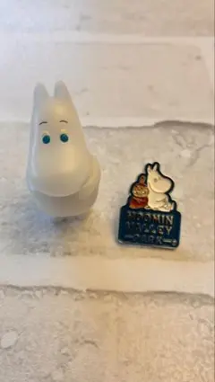ムーミンバレーパーク　ピンバッジ、ムーミンガチャ置き物セット