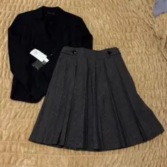 【新品未使用】スーツ セットアップ黒ジャケット グレーのスカート