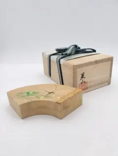 【セール】b779 【新品・未使用】香合 桐兎 蒔絵 三日月 中林星山 木箱 セール】b779 【新品・未使用】香合 桐兎 蒔絵 三日月 中林星山 木箱