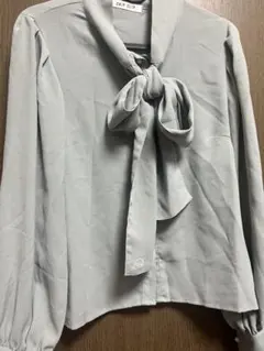 長袖ボウタイブラウス　美品　即配