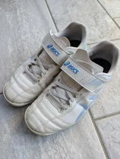 21㌢asics サッカーシューズ ホワイト/ブルー