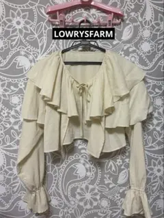 【LOWRYSFARM】フリル付きアイボリーショート丈トップスのサムネイル