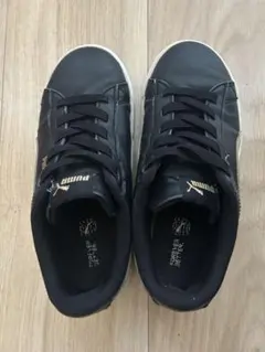 PUMA ブラック スニーカー ゴールドアクセント　20cm